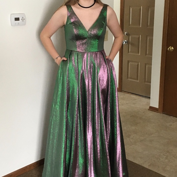 Dave & Johnny Dresses & Skirts - Dave & Johnny Iridescent Ballgown length prom dress with pockets